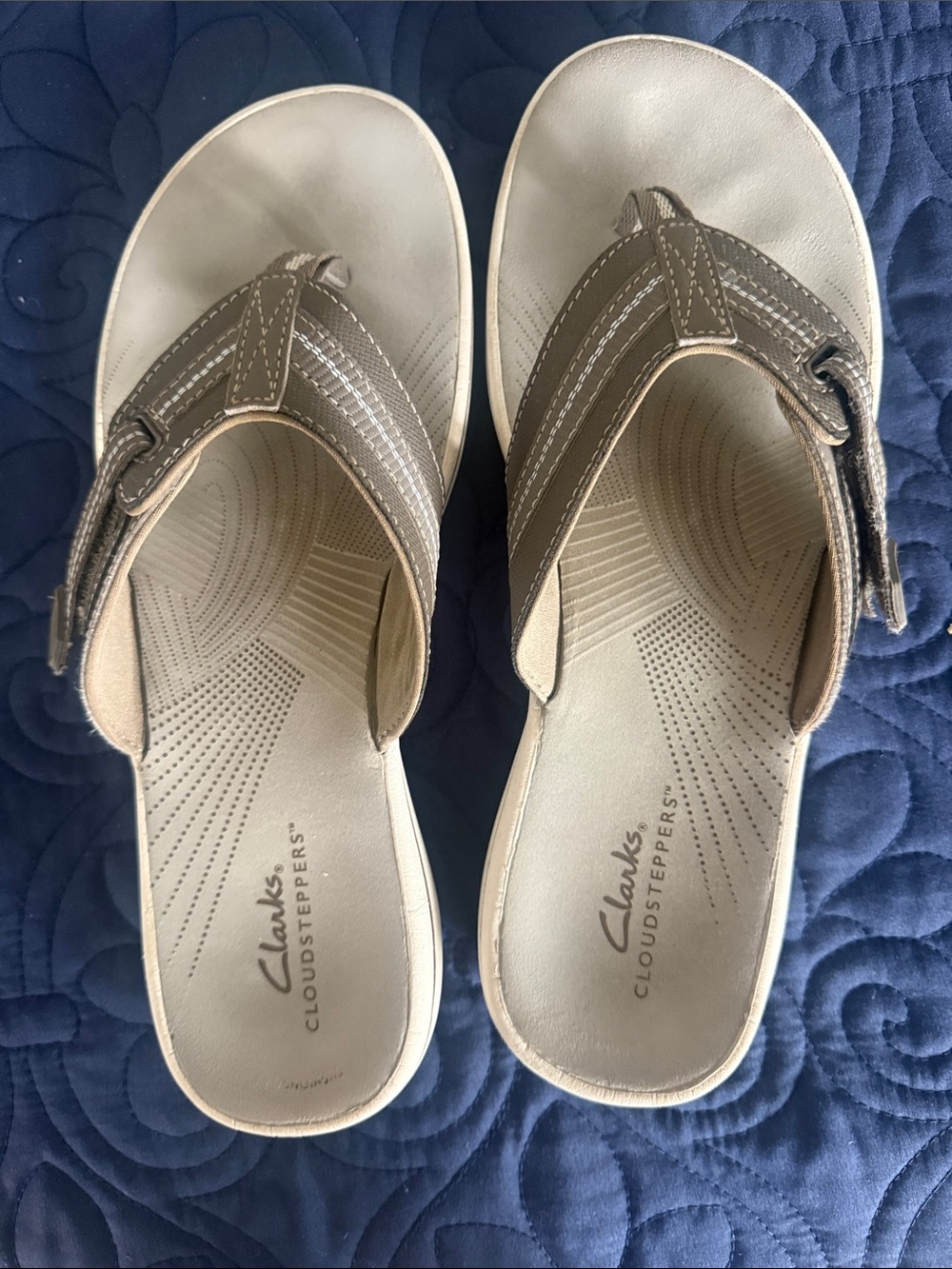 Clarks Women’s Taupe and Cream Comfort Thong Sandals